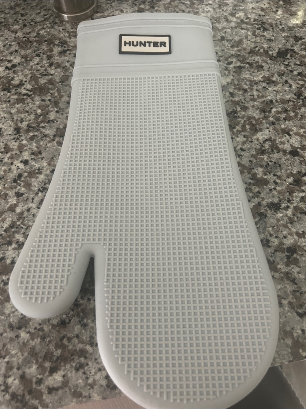 Hunter Light Gray Silicone Oven Mitt with Textured Grip